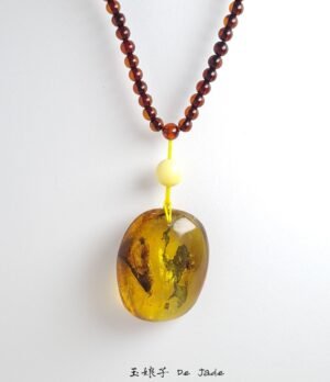 484120384_1226527872351916_7436981486620880947_n 虫珀吊坠 Insect Amber Pendant