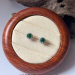 辣阳绿蛋面耳钉 Vivid Green Cabochon Jadeite Ear Studs