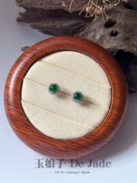 辣阳绿蛋面耳钉 Vivid Green Cabochon Jadeite Ear Studs