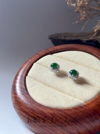 辣阳绿蛋面耳钉 Vivid Green Cabochon Jadeite Ear Studs