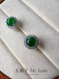 辣阳绿蛋面耳钉 Vivid Green Cabochon Jadeite Ear Studs