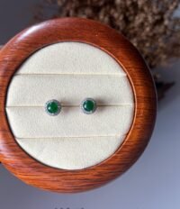 辣阳绿蛋面耳钉 Vivid Green Cabochon Jadeite Ear Studs