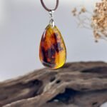 灵草山水珀吊坠 Amber Landscape Pendant