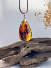 灵草山水珀吊坠 Amber Landscape Pendant