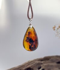 灵草山水珀吊坠 Amber Landscape Pendant