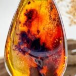 灵草山水珀吊坠 Amber Landscape Pendant