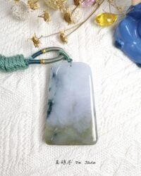 一对山水吊坠 Pair of Jadeite Landscape Pendants