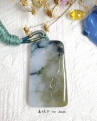一对山水吊坠 Pair of Jadeite Landscape Pendants
