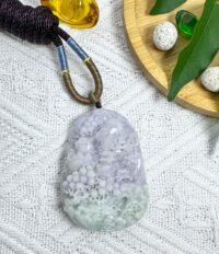 485752279_1230702271934476_5159309707400338302_n 春彩山水吊坠 Spring-Colored Jadeite Landscape Pendant