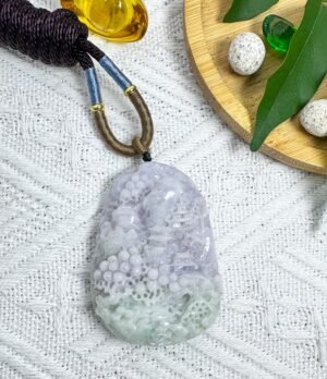 春彩山水吊坠 Spring-Colored Jadeite Landscape Pendant