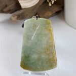 黄翡山水吊坠 Yellow Jadeite Landscape Pendant