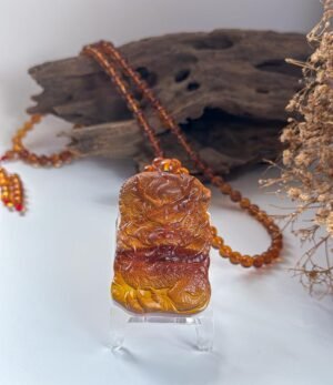琥珀龙牌吊坠 Amber Dragon Pendant