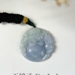 春彩财神爷吊坠 Spring Color Jadeite God of Wealth Pendant