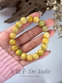 磨砂黄翡手串 Matte Yellow-Green Jadeite Bracelet