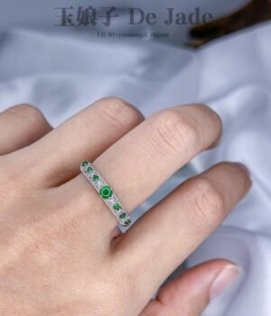正阳绿翡翠蛋面戒指 Green Jadeite Cabochon Ring