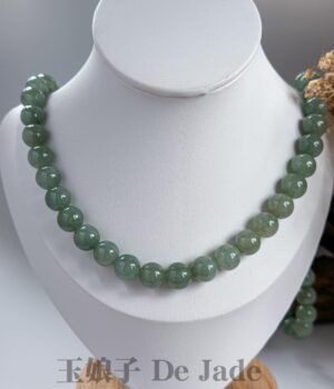 冰晴绿翡翠长串 Green Jadeite Necklace