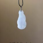 站式观音吊坠 Standing Guanyin Jade Pendant