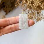 18K冰龙吊坠 Icy Dragon Jade Pendant