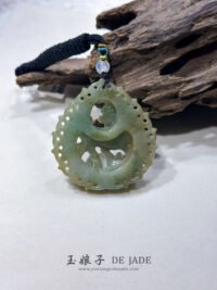 镂空茶黄麒麟吊坠 Hollow-Carved Tea Yellow Qilin Pendant