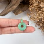 18K苹果绿甜甜圈吊坠 Apple Green Jade Donut Pendant