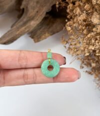 18K苹果绿甜甜圈吊坠 Apple Green Jade Donut Pendant