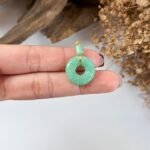 18K苹果绿甜甜圈吊坠 Apple Green Jade Donut Pendant
