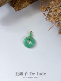 18K苹果绿甜甜圈吊坠 Apple Green Jade Donut Pendant