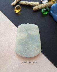 龙牌吊坠 Jadeite Dragon Pendant