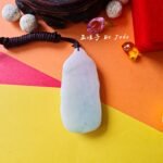 春彩龙牌吊坠 Spring Color Jade Dragon Pendant