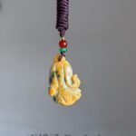 黄翡飘蓝花白菜翡翠吊坠 Yellow Jadeite Cabbage Pendant with Blue Flower