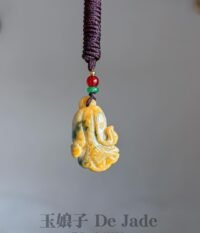 黄翡飘蓝花白菜翡翠吊坠 Yellow Jadeite Cabbage Pendant with Blue Flower