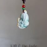 黄翡飘蓝花白菜翡翠吊坠 Yellow Jadeite Cabbage Pendant with Blue Flower