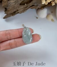 488425311_1242595847411785_260345176067103549_n 飘绿花葫芦翡翠吊坠 Green Floating Flower Jade Gourd Pendant