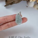 488601708_1242595850745118_7884018372644450923_n 飘绿花葫芦翡翠吊坠 Green Floating Flower Jade Gourd Pendant