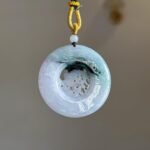 飘蓝花梅花鹿吊坠 Floating Blue-Flower Jade Plum Deer Pendant