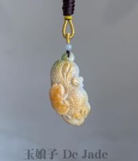 三彩白菜翡翠吊坠 Three-Color Jade Cabbage Pendant