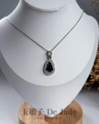 墨翠葫芦吊坠 Black Jade (Mo Cui) Gourd Pendant