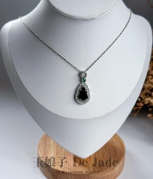 490800054_1254986202839416_2049751427635398780_n 墨翠葫芦吊坠 Black Jade (Mo Cui) Gourd Pendant