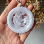 490914251_1254315076239862_2146051020136730568_n 春彩荷叶鱼吊坠 Spring Color Lotus & Fish Jade Pendant