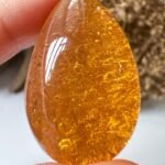 18K金沙蜜花珀吊坠 Spark Flower Amber Pendant