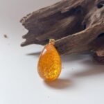 18K金沙蜜花珀吊坠 Spark Flower Amber Pendant