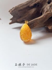 18K金沙蜜花珀吊坠 Spark Flower Amber Pendant