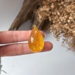 18K金沙蜜花珀吊坠 Spark Flower Amber Pendant