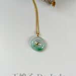 18K飘金丝阳绿平安扣吊坠 Yang-Green Golden Thread Peace Pendant