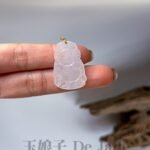 18K冰财神爷吊坠 Icy God of Wealth Jade Pendant
