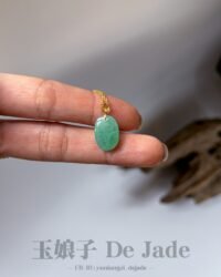 18K果绿翡翠蛋面吊坠 Apple Green Jadeite Cabochon Pendant