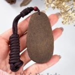 沉香站式笑佛吊坠 Standing Laughing Buddha Agarwood Pendant