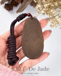 沉香站式笑佛吊坠 Standing Laughing Buddha Agarwood Pendant