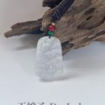 春彩山水吊坠 Spring-Colored Jade Landscape Pendant