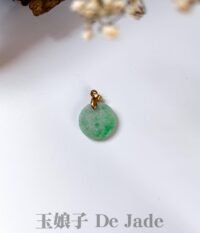 金丝阳绿无事牌吊坠 Yang-Green Golden Thread Wu Shi Pai Jade Pendant